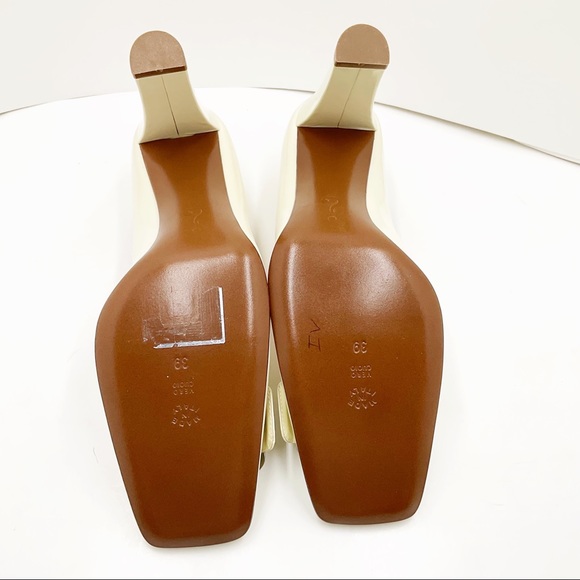 💕HP💕🆕{MOSCHINO}Patent Leather Pump with Buckle - Picture 7 of 16